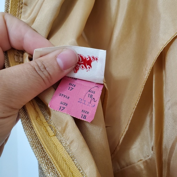 Vintage Gold Sleeveless Dress w/ Pleated Skirt - Picture 8 of 9